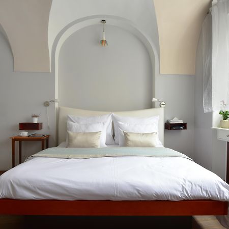 Design Hotel Neruda Прага Екстериор снимка
