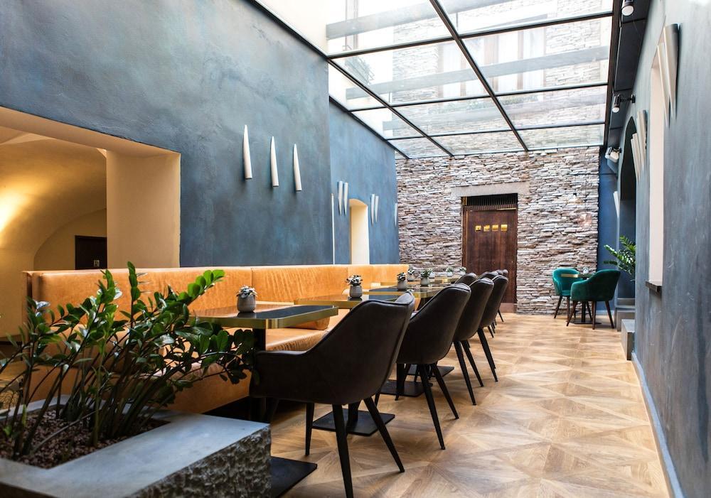 Design Hotel Neruda Прага Екстериор снимка