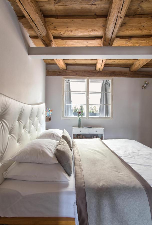 Design Hotel Neruda Прага Екстериор снимка