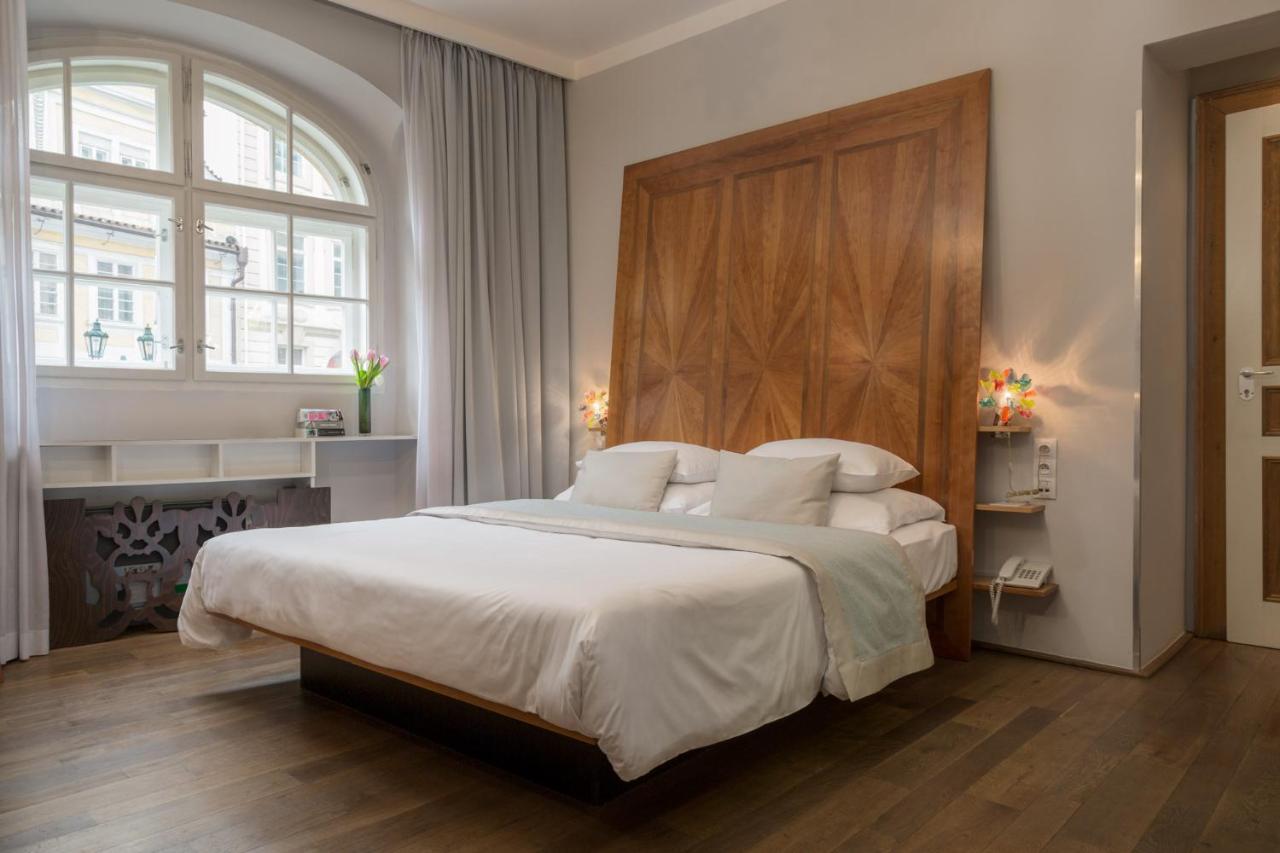 Design Hotel Neruda Прага Екстериор снимка