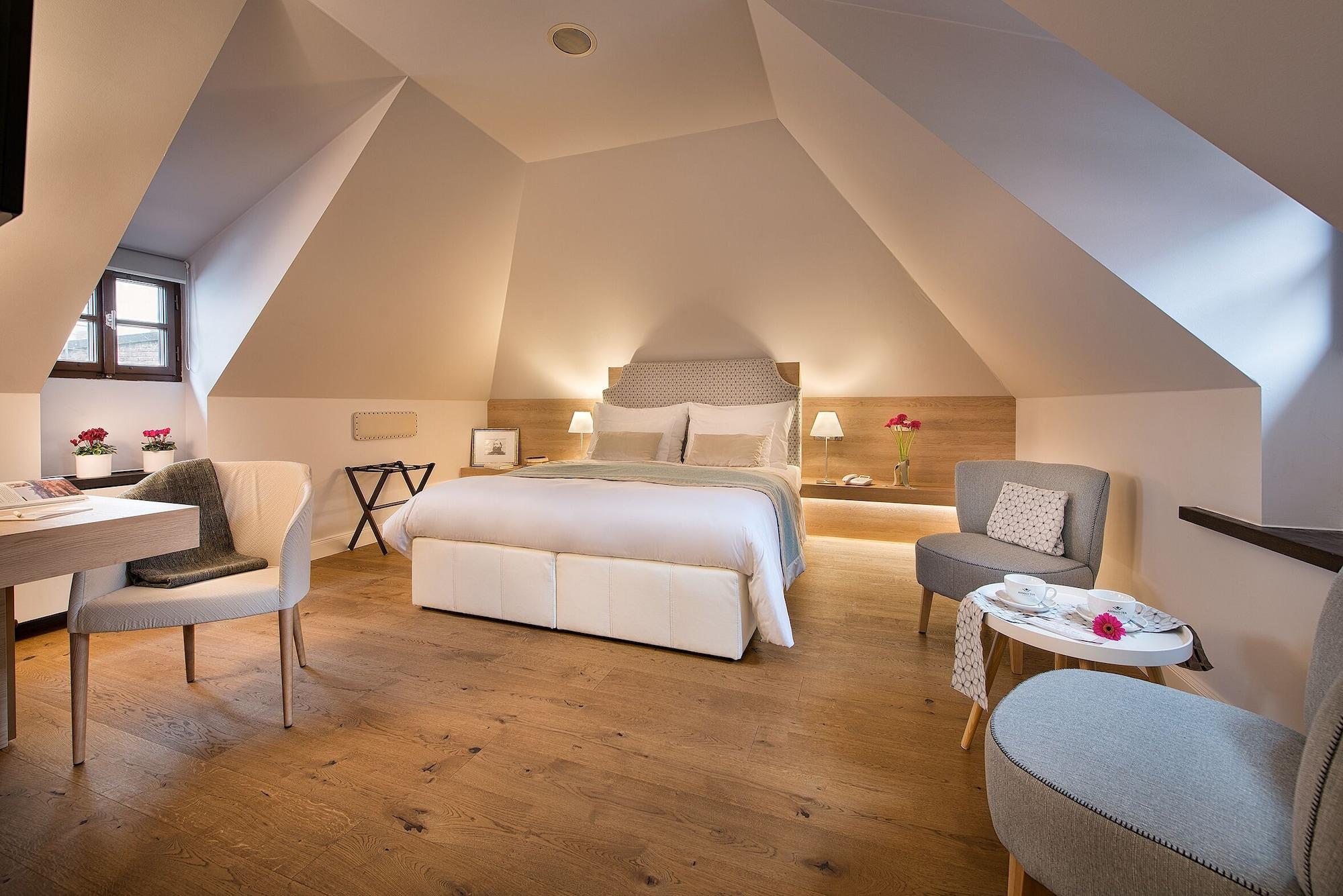 Design Hotel Neruda Прага Екстериор снимка
