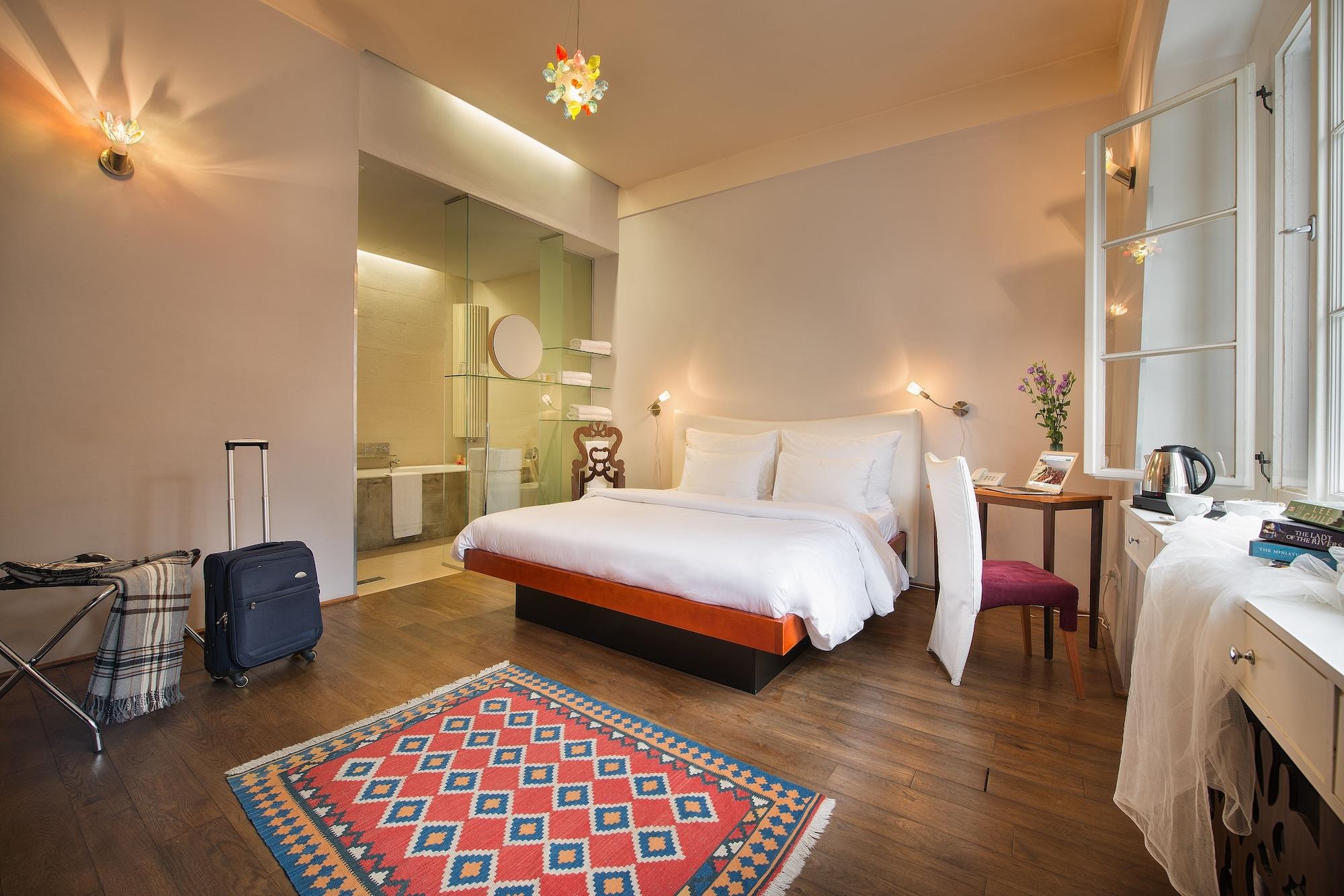 Design Hotel Neruda Прага Екстериор снимка