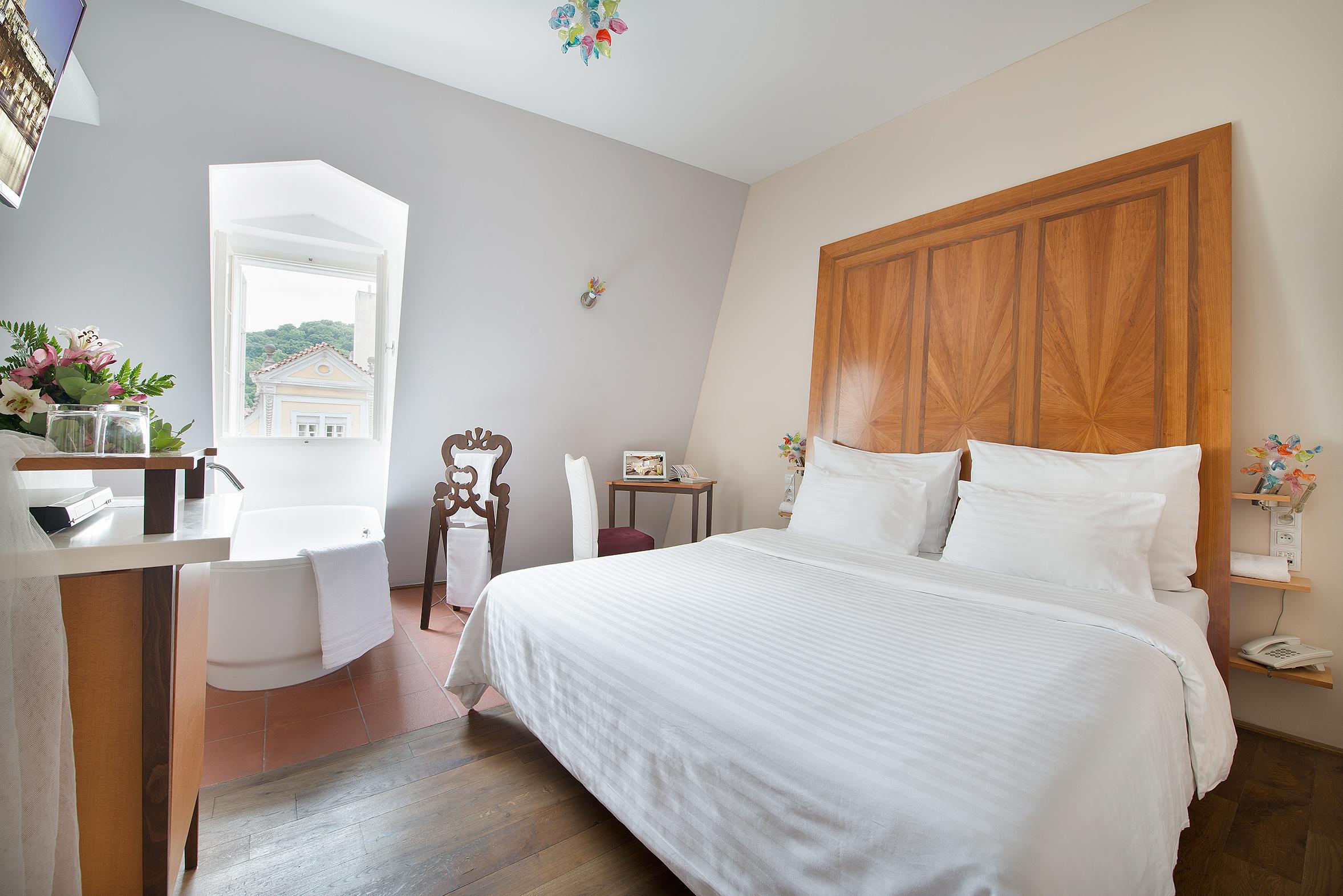 Design Hotel Neruda Прага Екстериор снимка