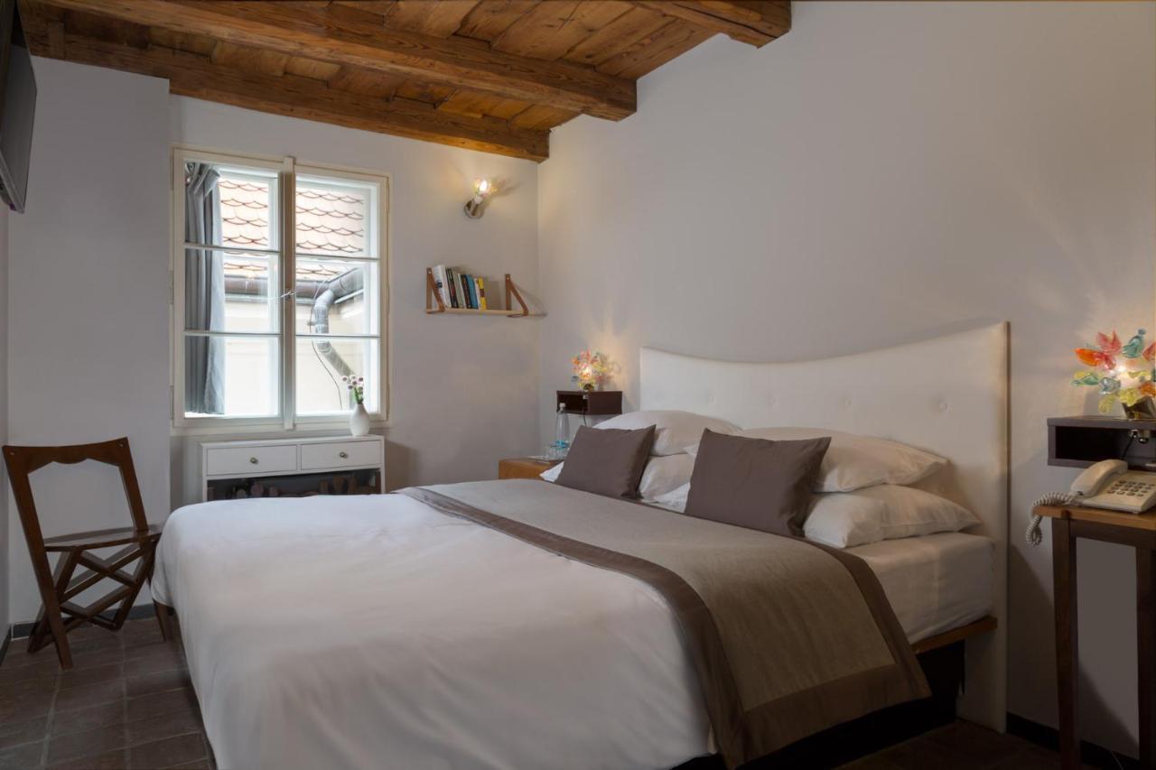 Design Hotel Neruda Прага Екстериор снимка