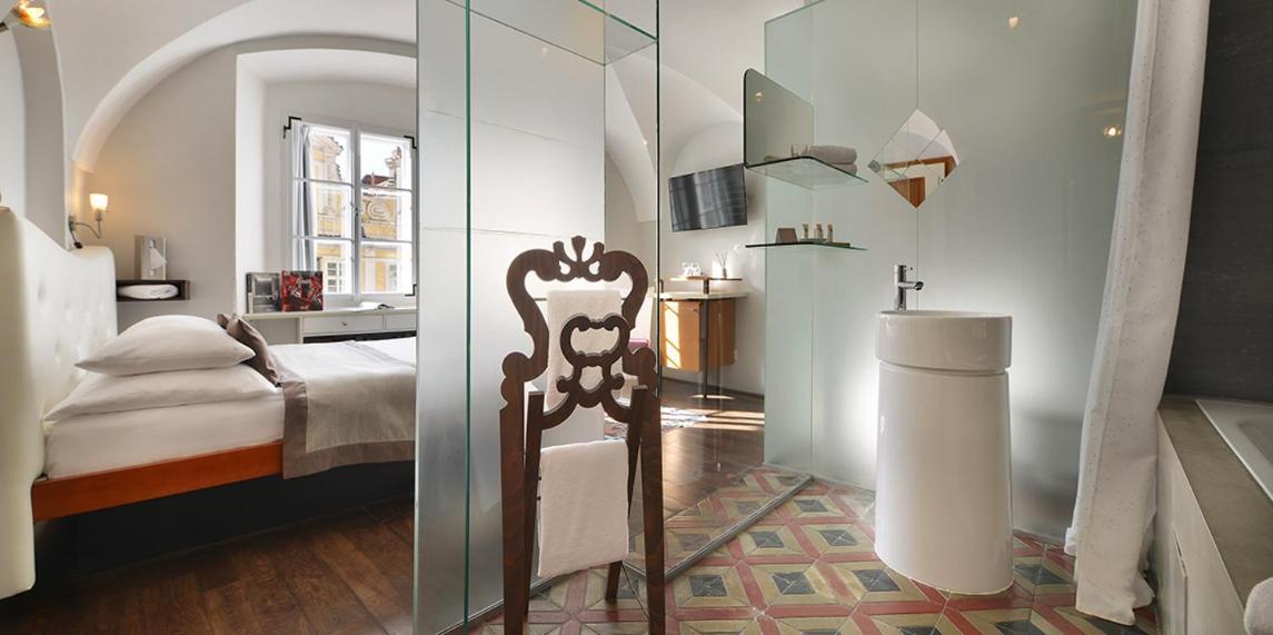 Design Hotel Neruda Прага Екстериор снимка