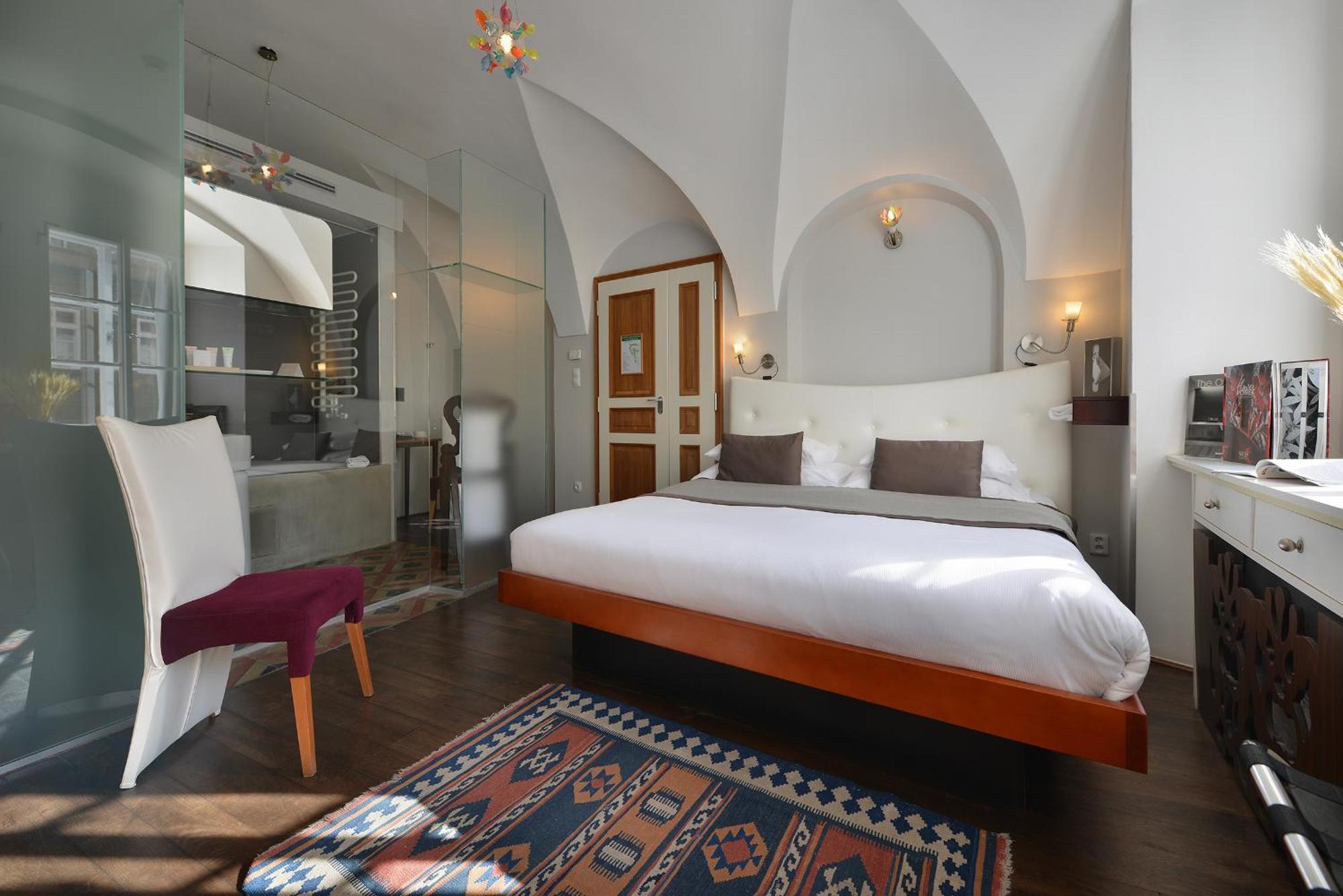 Design Hotel Neruda Прага Екстериор снимка