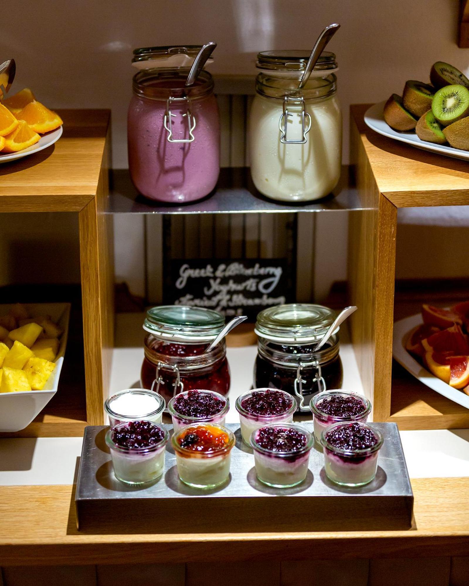 Design Hotel Neruda Прага Екстериор снимка