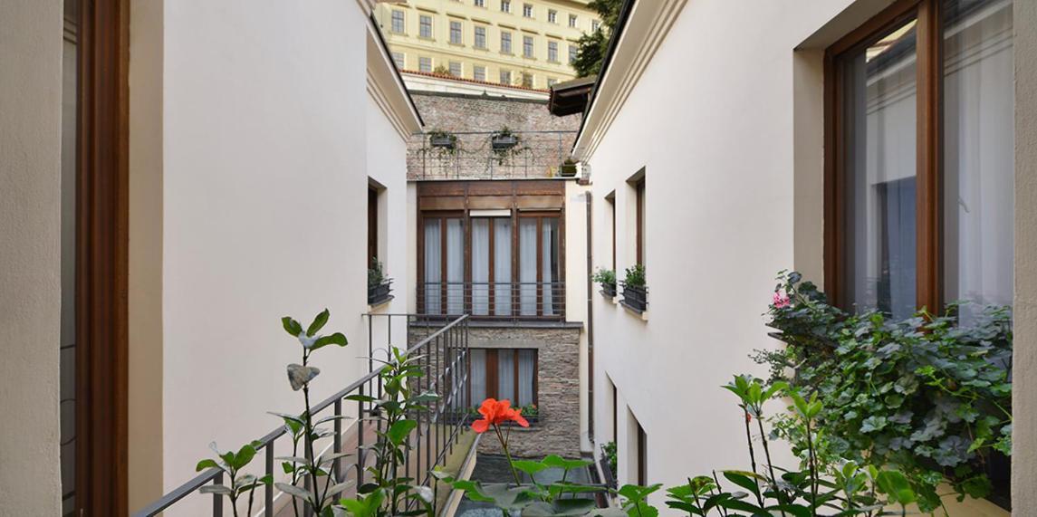 Design Hotel Neruda Прага Екстериор снимка