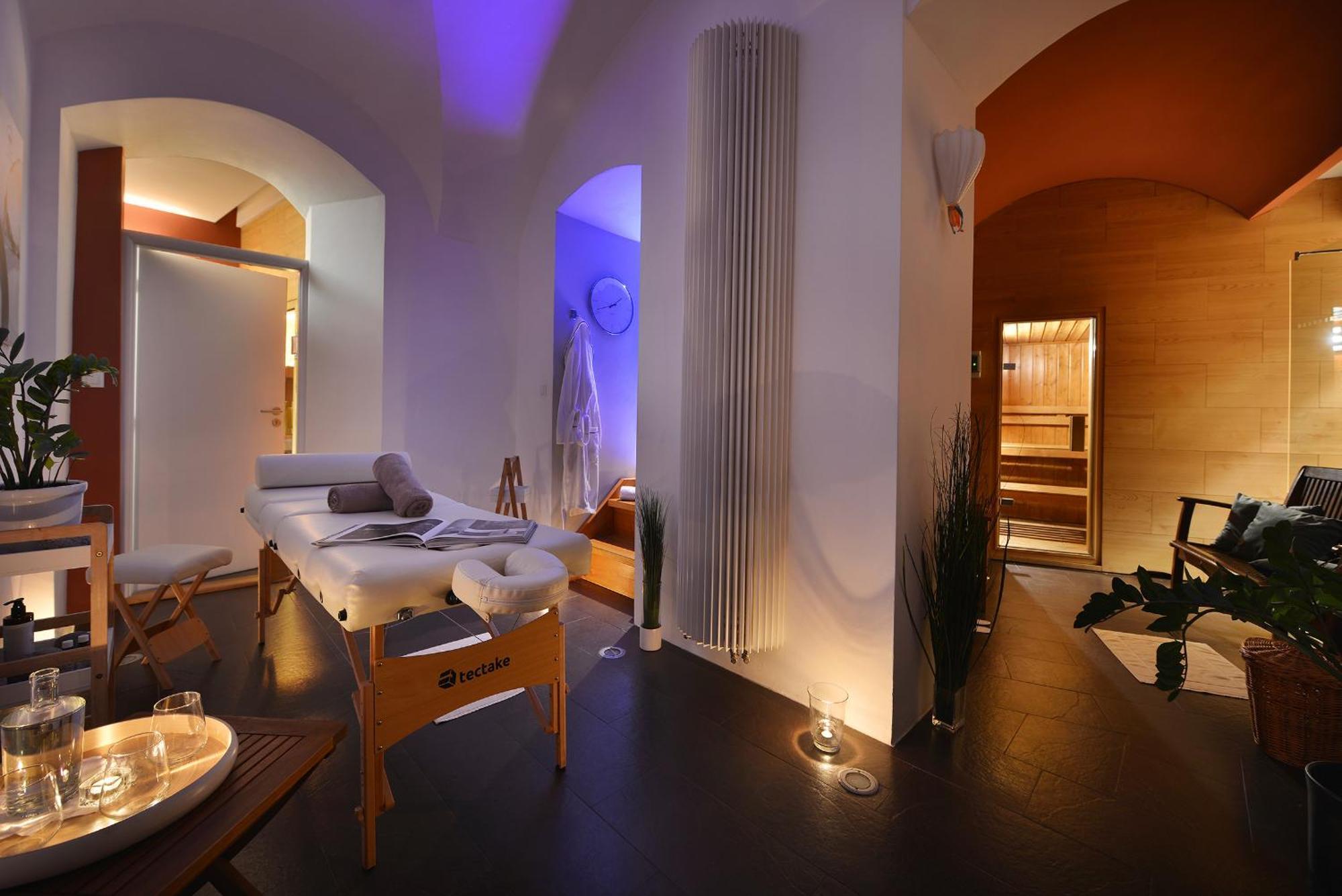 Design Hotel Neruda Прага Екстериор снимка