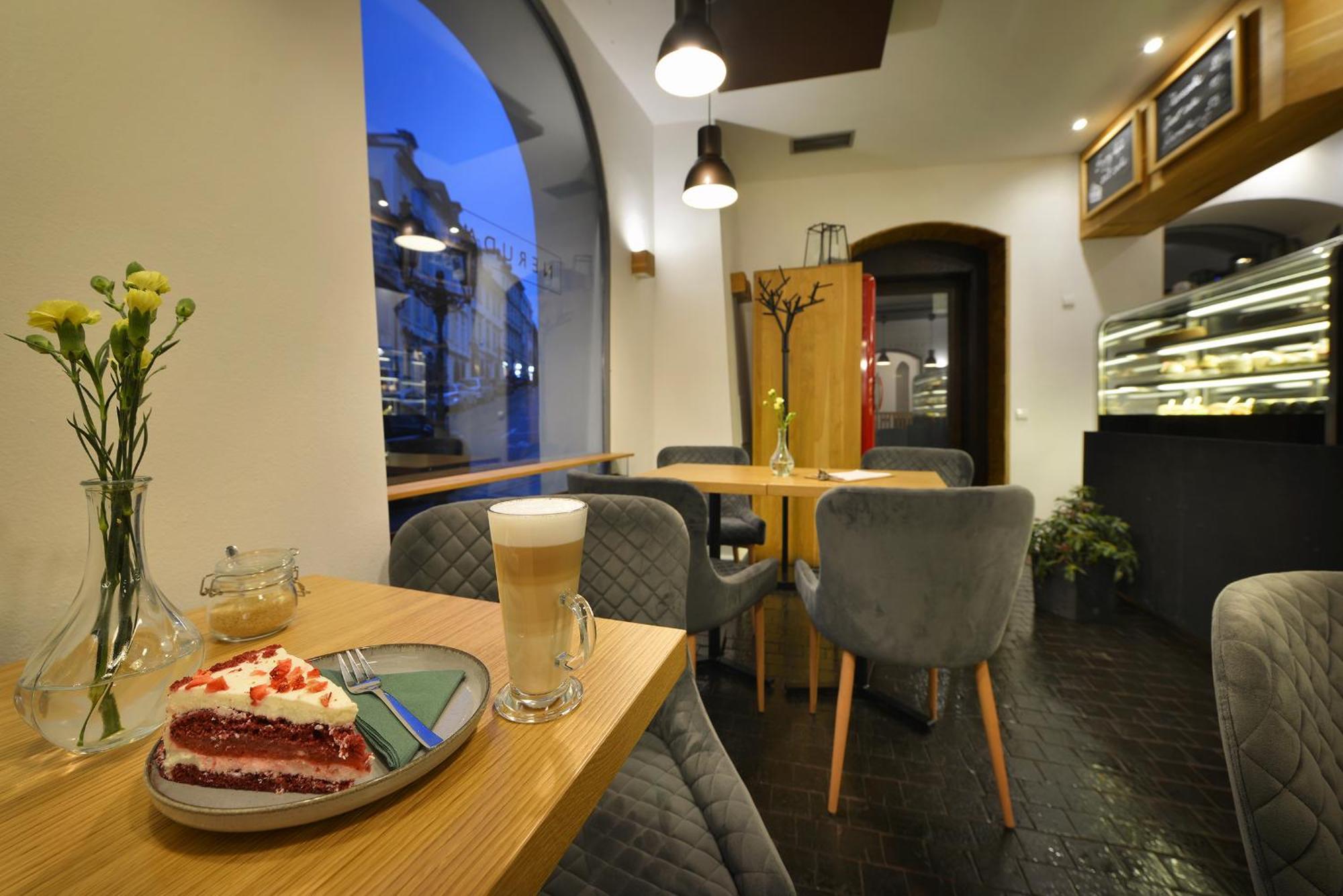 Design Hotel Neruda Прага Екстериор снимка