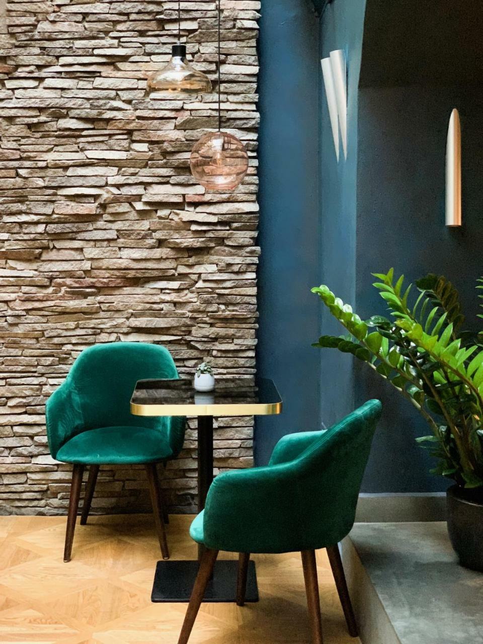 Design Hotel Neruda Прага Екстериор снимка