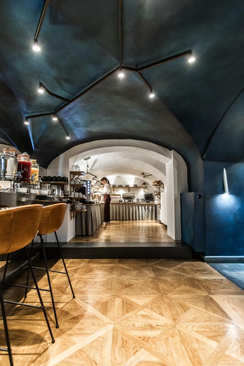 Design Hotel Neruda Прага Екстериор снимка